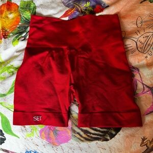 Set Active red sculptflex shorts small